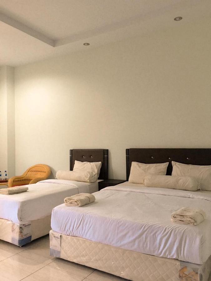 Graha Badnur Hotel Syari'Ah Pekanbaru Exterior foto